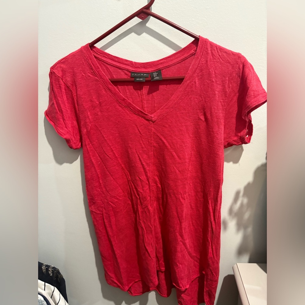 Tahari Vibrant Red V-Neck Short Sleeve Tee